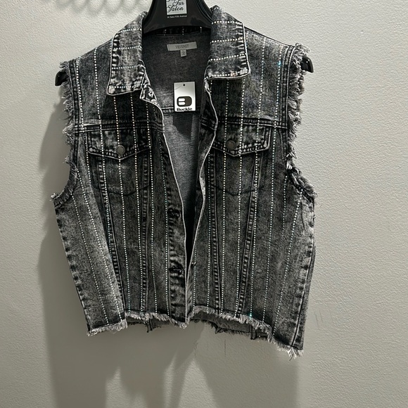 Buckle vest - Picture 1 of 7